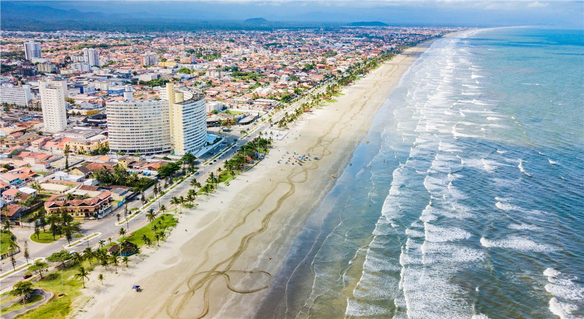 Vista aérea da orla de Peruíbe